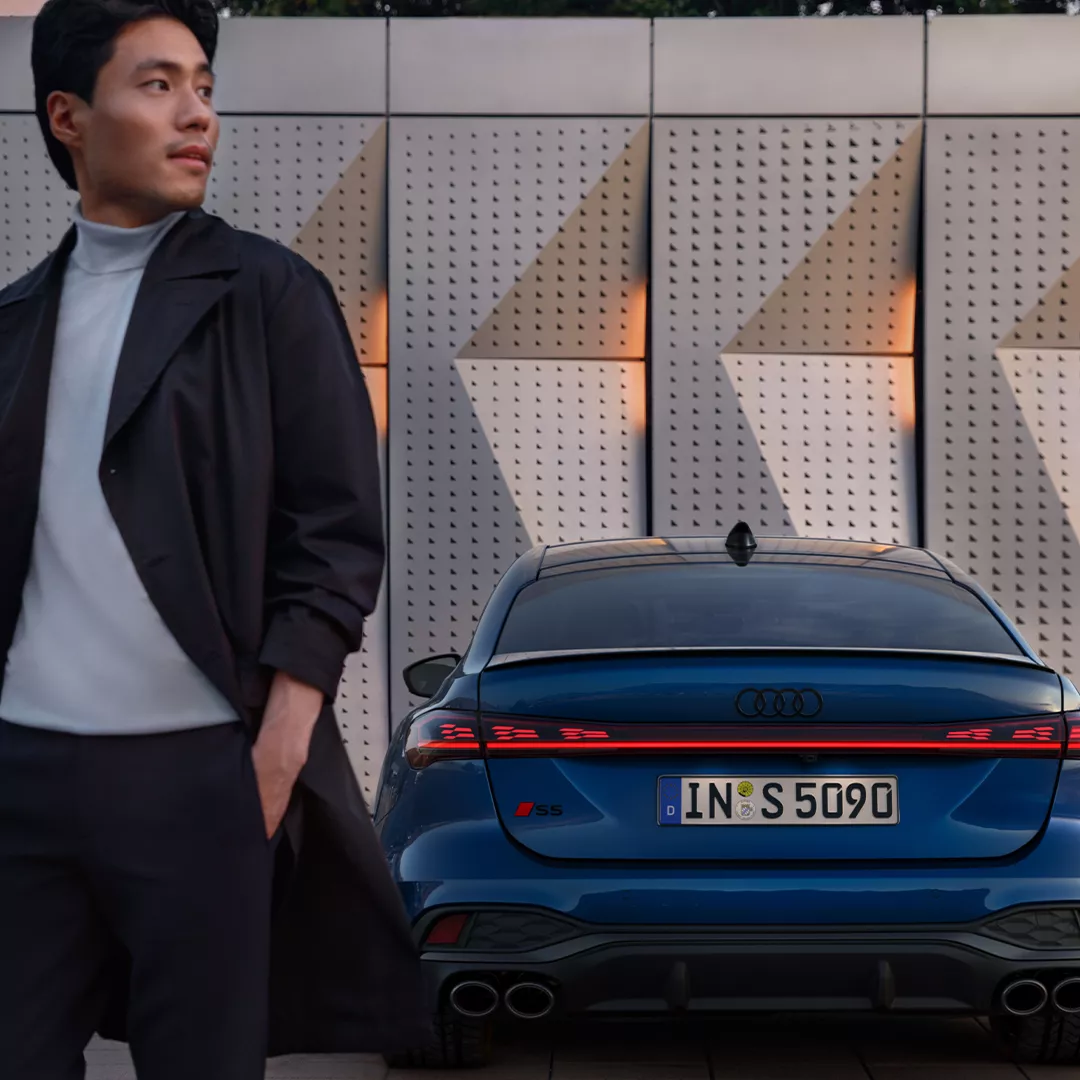 Image of Audi dealer service attendant handing keys to customer