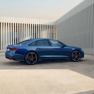 Side rear view Audi S8