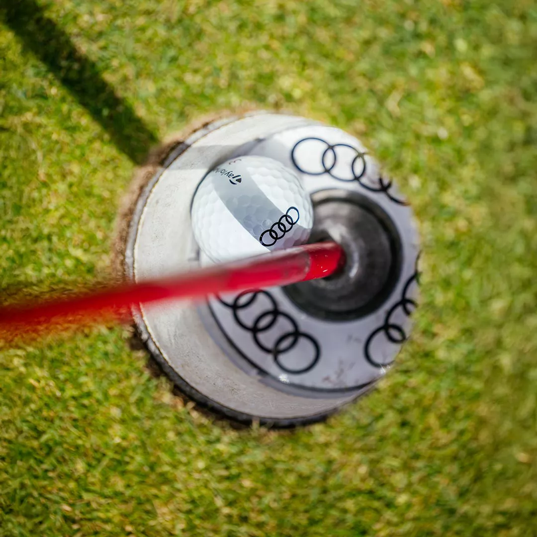Golfball in Loch