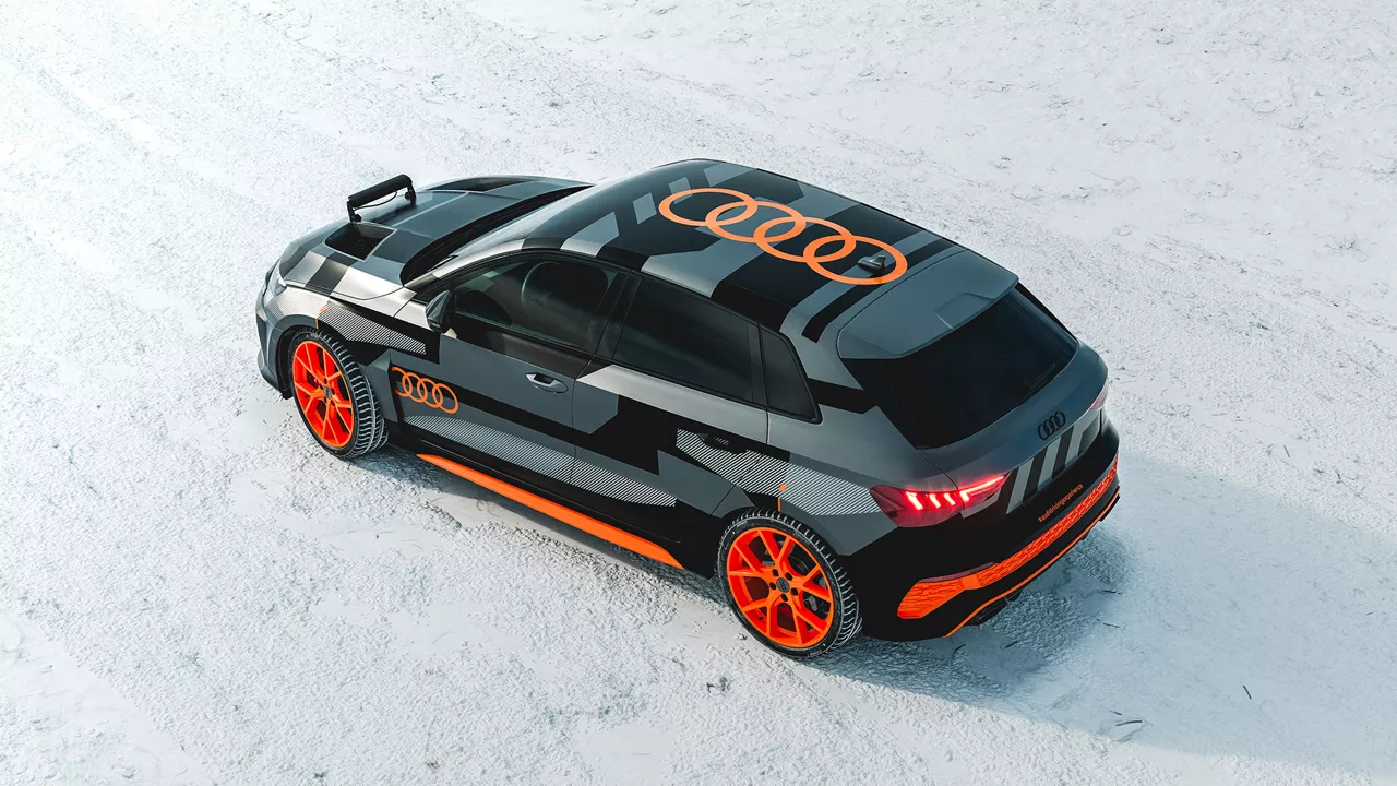 Audi RS 3 driving experience von oben im Schnee