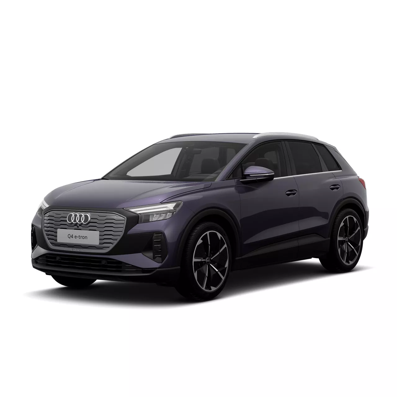 Dunkellila Audi Q4 e-tron SUV in schräger Frontansicht vor weißem Hintergrund.