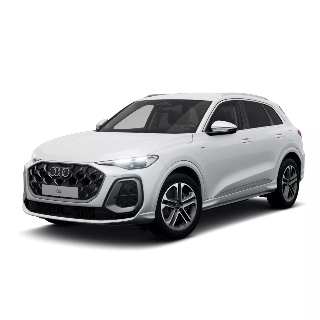 Dunkelgrüner Audi Q5 SUV, schräg von vorne fotografiert, vor weißem Hintergrund.