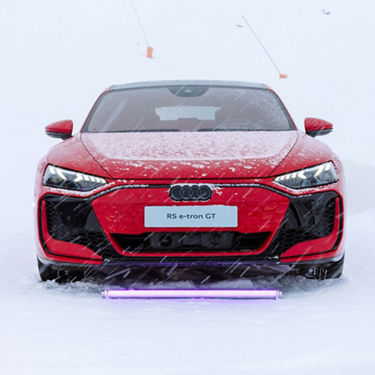 Foto de un Audi RS e-tron GT en la Audi e-tron ski night de Baqueira Beret.