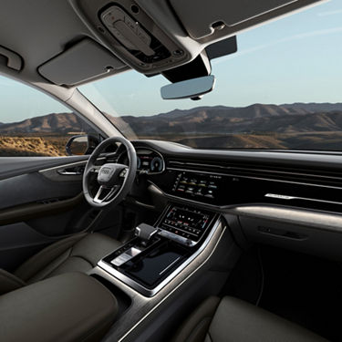 Foto de la oferta de un Audi Q8 SUV TFSIe, el SUV híbrido enchufable más versátil y eficiente de la gama Superpremium de Audi. 