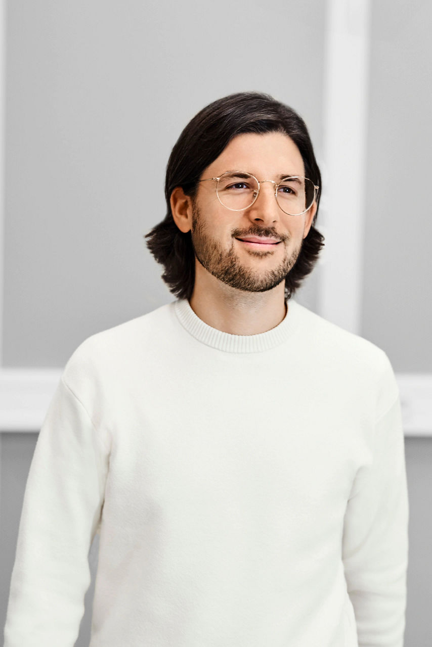 Philip Sedlmeir supervise la coordination du processus de mise au point et le calibrage du système audio de la Nouvelle Audi A6 e-tron.