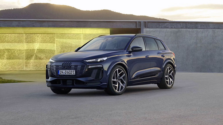 Side view Audi Q8 e-tron