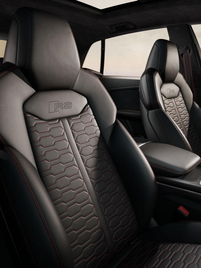 Audi RS Q8 performance interior seats