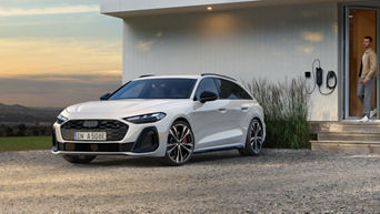 https://media.audi.com/is/image/audi/country/lu/assets/offers/2025/04/A5_E_2024_7740_sRGB_1920x1080.jpg