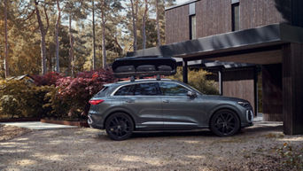 Audi Q5 met dakkoffer.