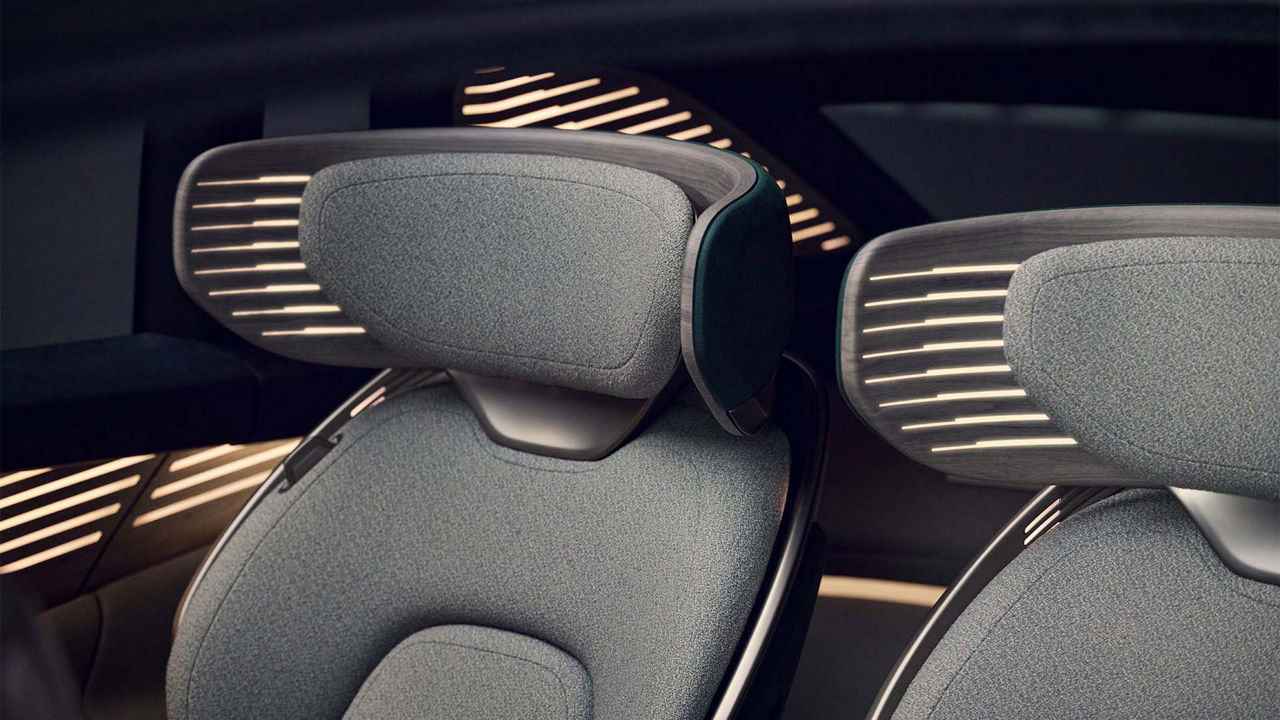 Nærbilde av to seter med lyselementer på hodestøttene i konseptbilen Audi urbansphere.
