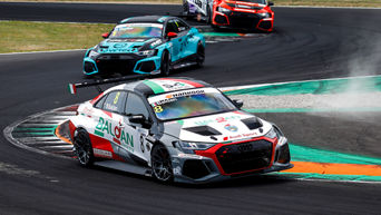 Audi R8 LMS gana los primeros títulos de la temporada 2025