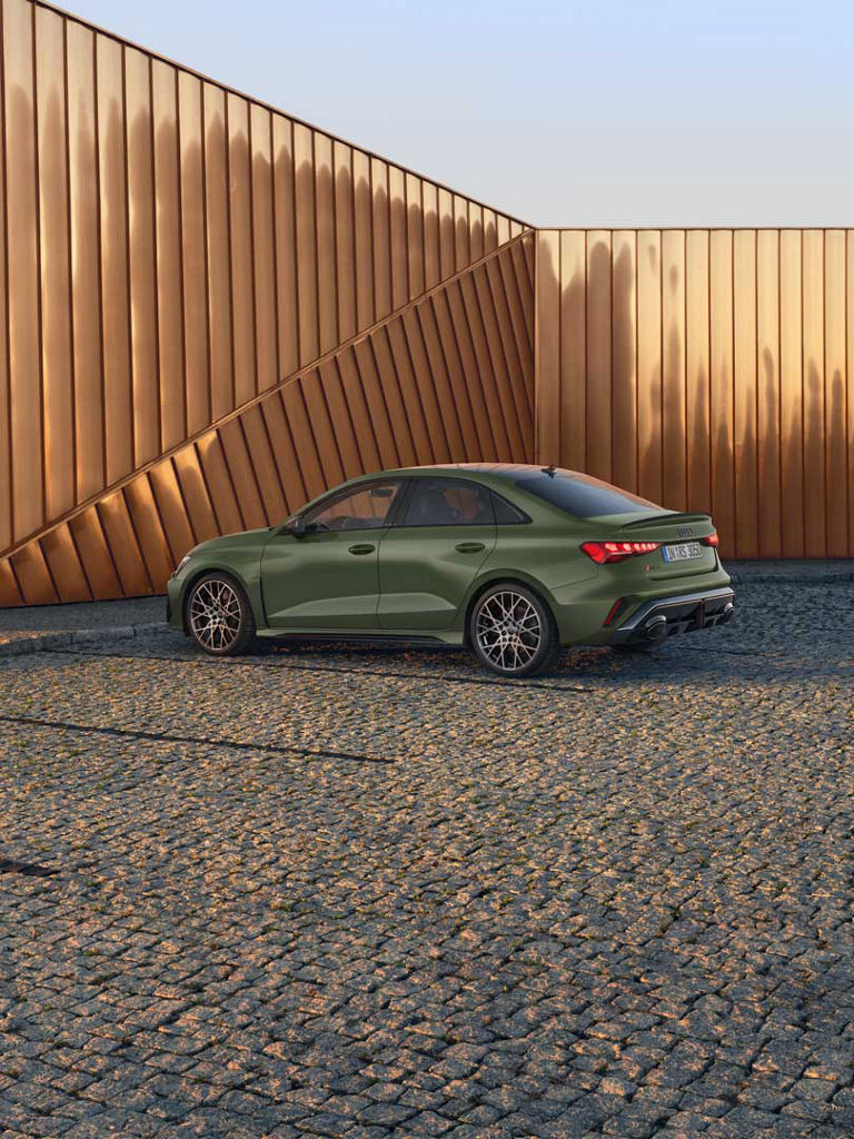 Foto de un Audi RS 3 Sportback personalizado con pintura Audi exclusive.