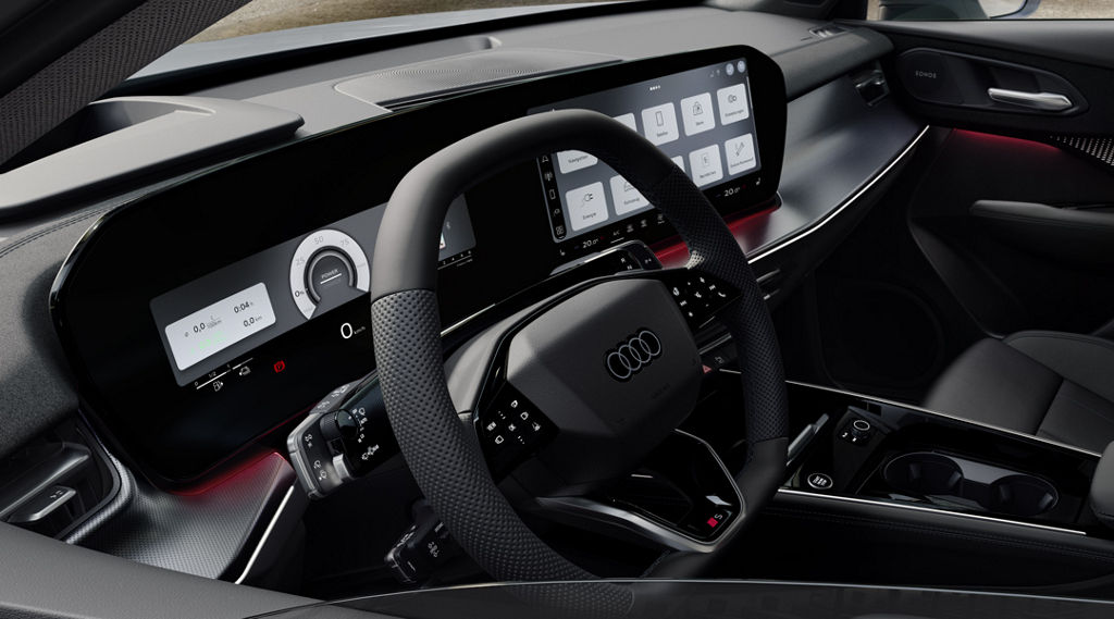 Blick von vorne auf das Lenkrad, Mittelkonsole und digitale Displays.