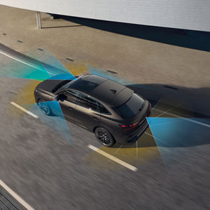 The Q3 Sportback in traffic with the assistance system activated.