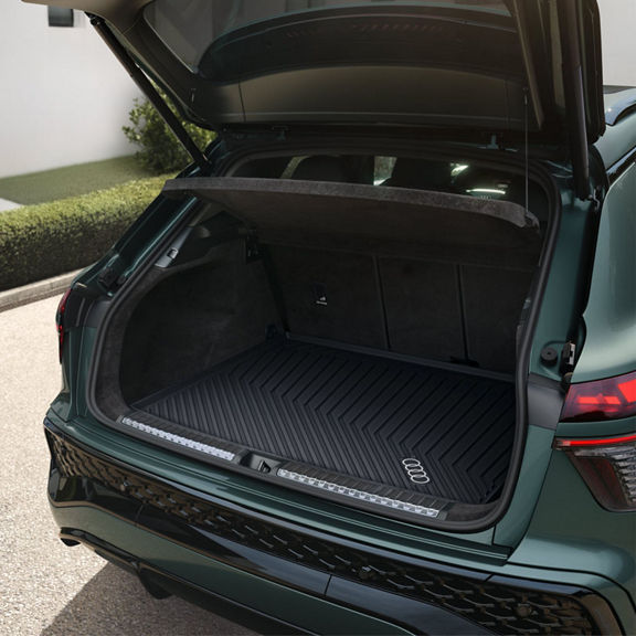 Audi Q3 SUV AOZ vista posteriore