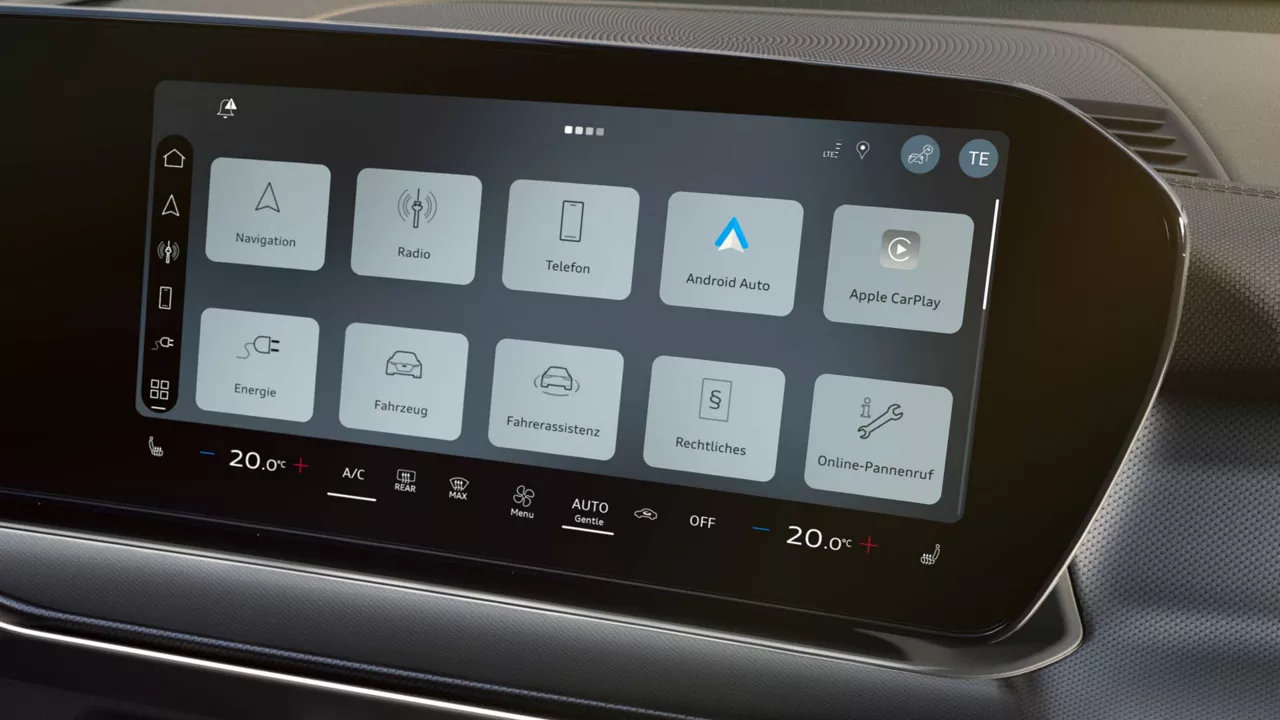 Blick auf das MMI touch-Display des Q3 SUV e-hybrid.