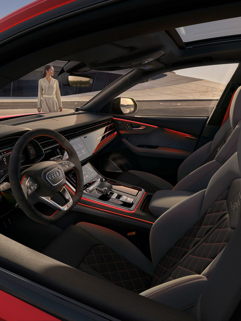 Audi exclusive Audi SQ8 SUV in Metalic Grün Innenraum