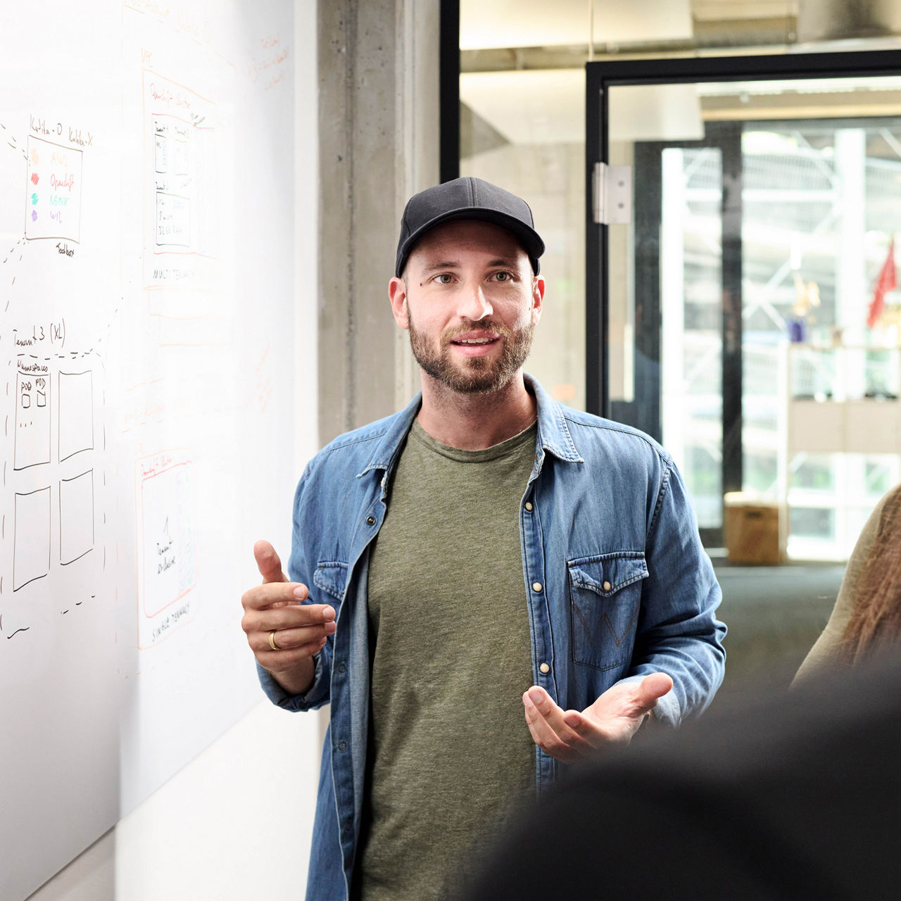 Sebastian Kister is in a conversation with his colleagues.