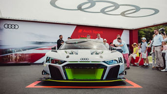Ein Audi Modell wird auf einer Veranstaltung präsentiert