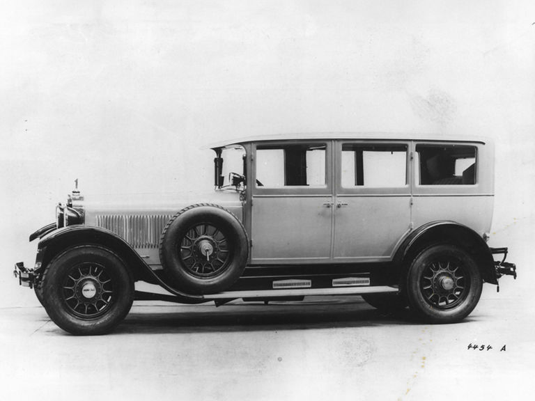 Schwarz-weiße Zeichnung einer Seitenansicht des Audi Typ R Imperator