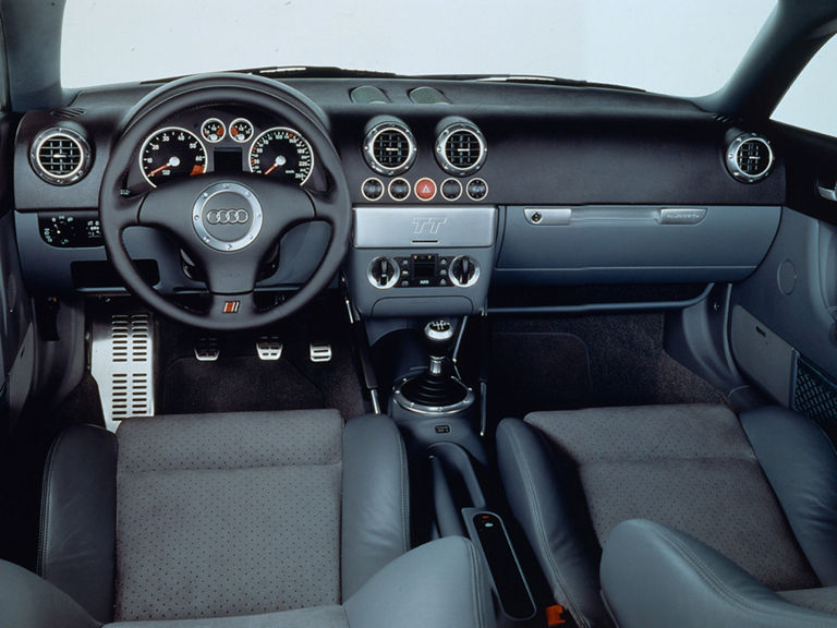 Innenansicht des Cockpits eines Audi TT Coupé