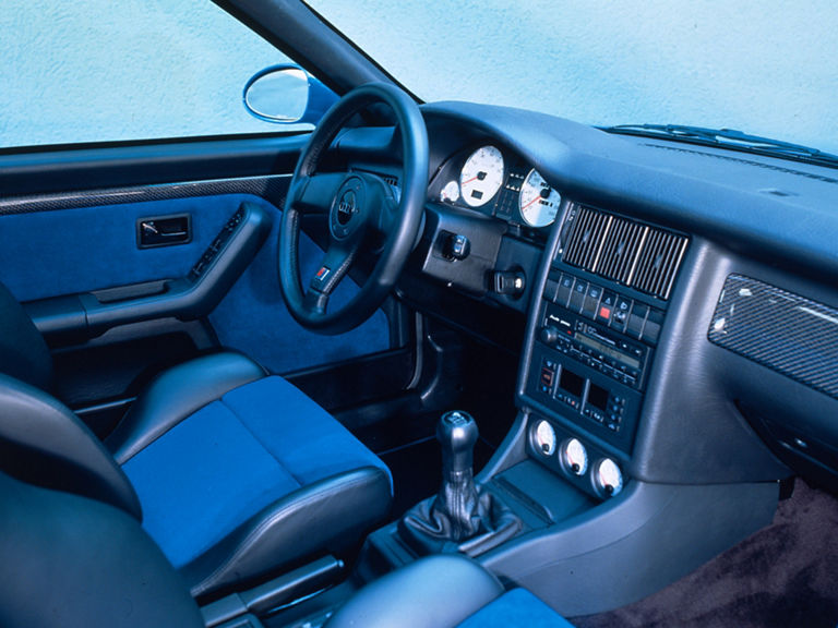 Innensicht des Cockpits eines Audi Avant RS 2
