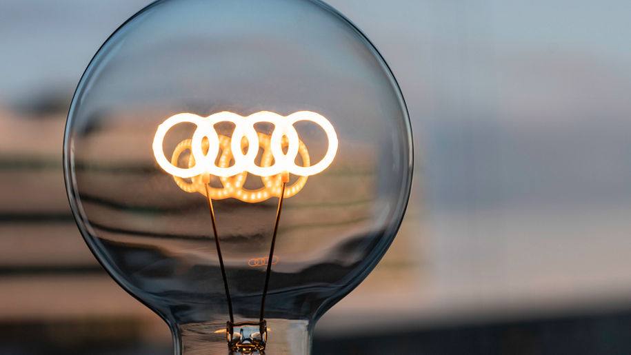 Light bulb with the four rings from Audi