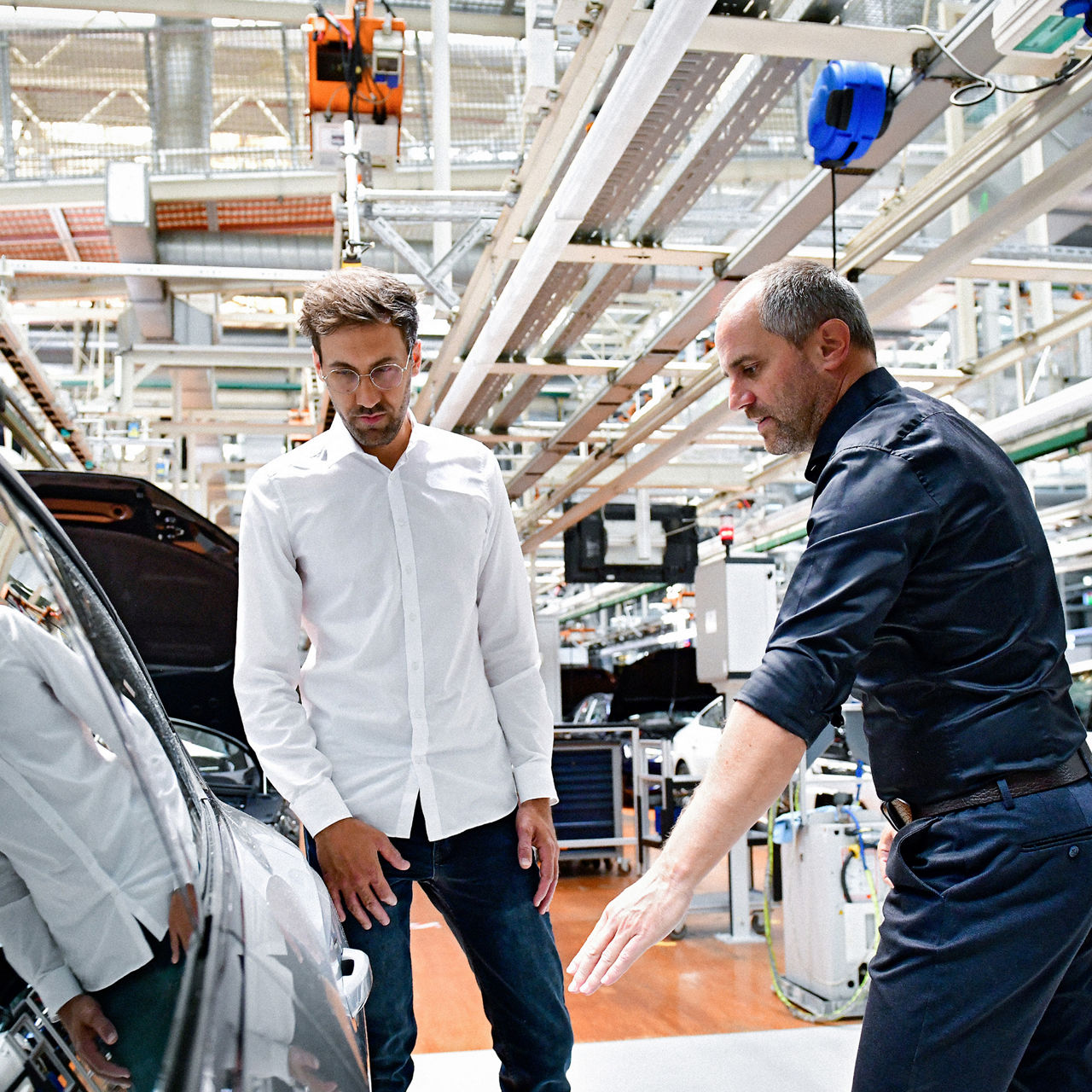 Rüdiger Eck and Stefan Keckl talking shop in the production hall