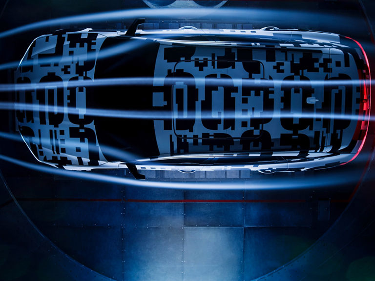 Due to sophisticated aerodynamics measures, the Audi e-tron prototype offers high efficiency for a long-distance reach. It reaches more than 400 kilometers with one battery charge In the WLTP cycle.