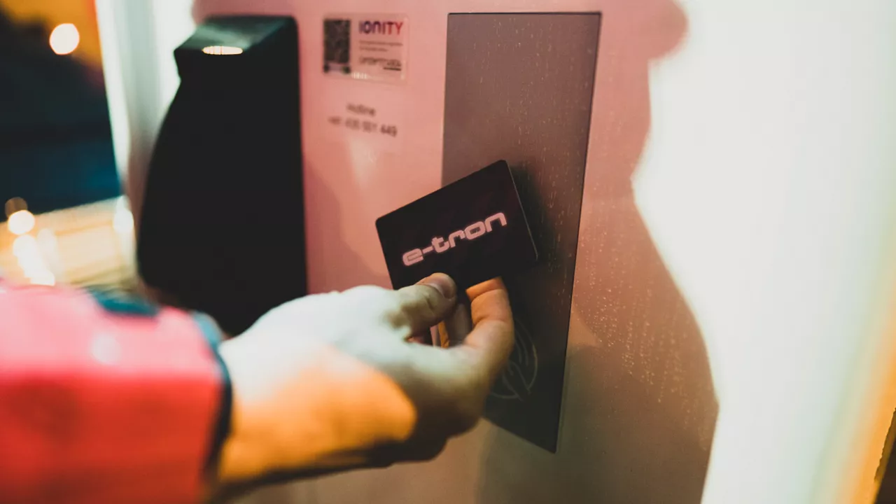 Audi charging card in front of charging automaton