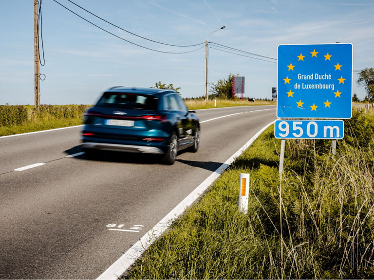 Next stage completed: Luxembourg was one of the ten countries that were crossed by the three Audi e-tron on the tour.