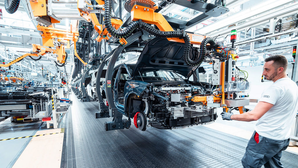 Q6 e-tron body shells are lifted by robot arms