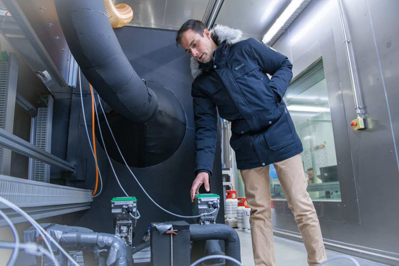 Christoph Kröner tests the heat exchanger