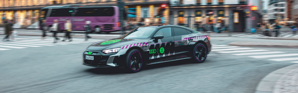 Audi RS e-tron GT FC Bayern concept with special wrapping drives around a curve.