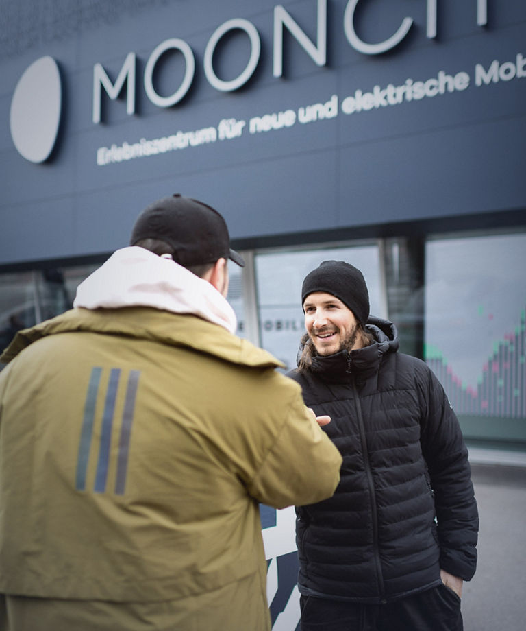 Tom Klocker und Mitja an der Mooncity Salzburg.