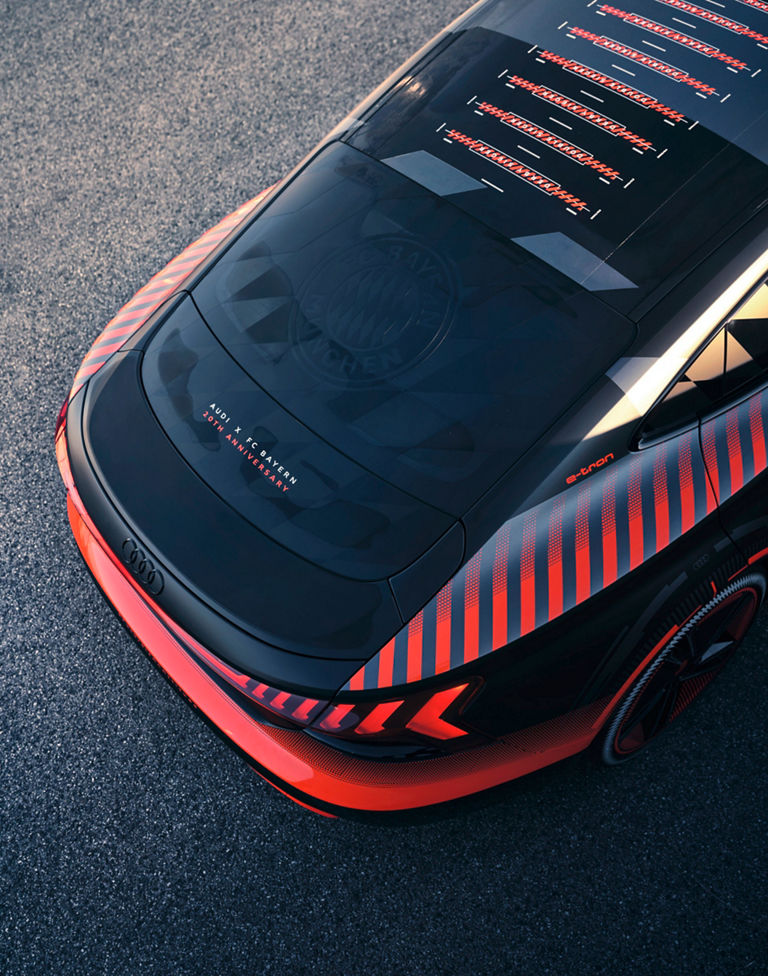 Das Heck des Audi RS e-tron GT FC Bayern concept von oben