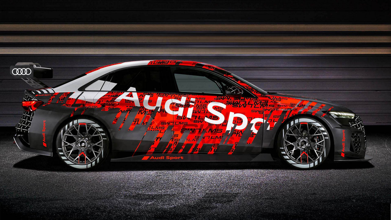Das Foto zeigt den ausgestellten Audi RS 3 LMS-Rennwagen.