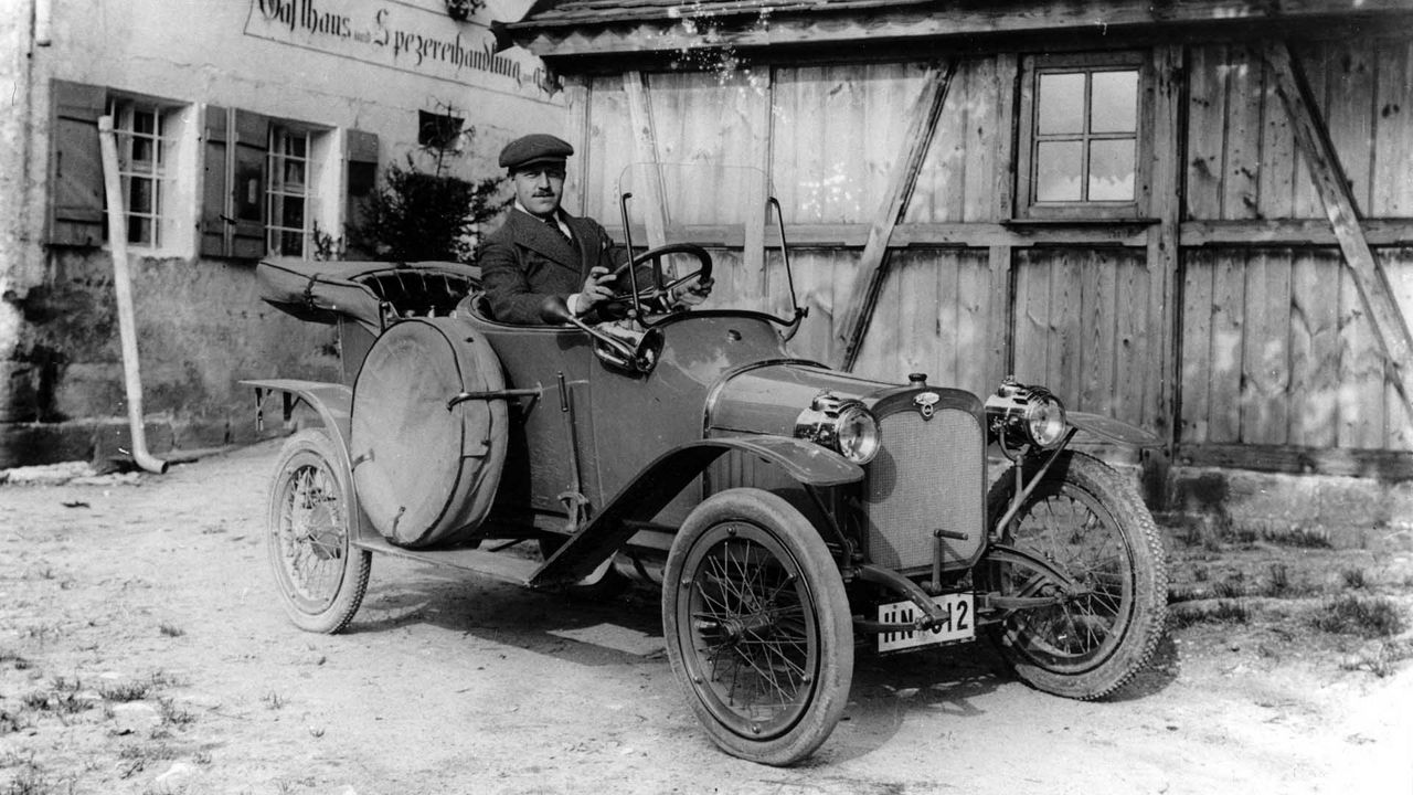 Das Foto zeigt einen Wanderer-Rennwagen.