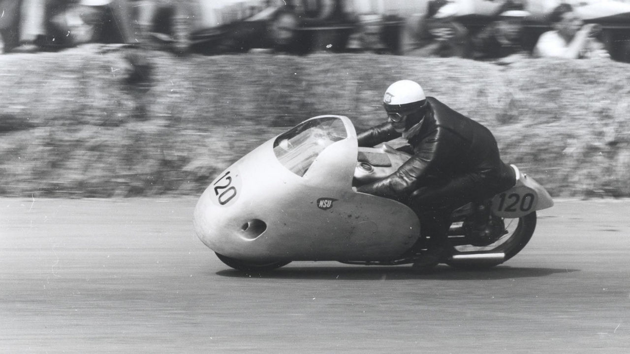 Das Foto zeigt ein NSU-Motorrad.