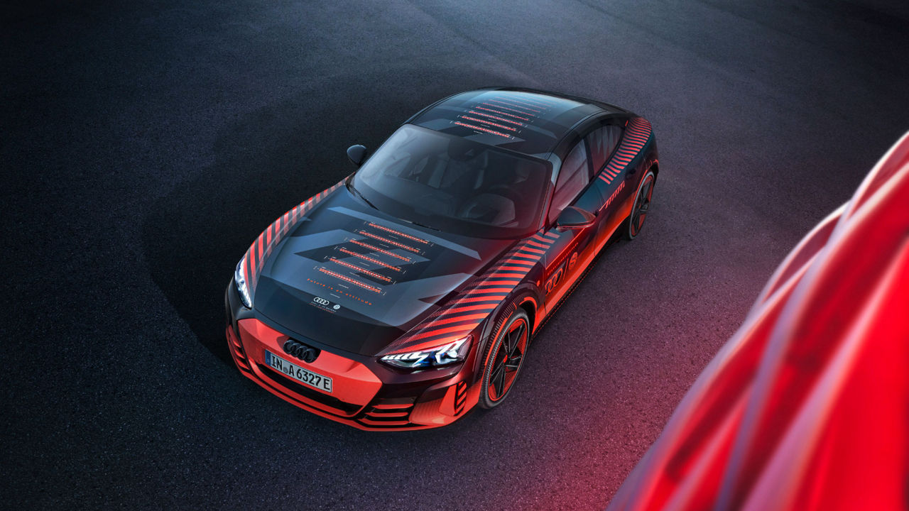 Oblique view of the Audi RS e-tron GT in special FC Bayern wrapping