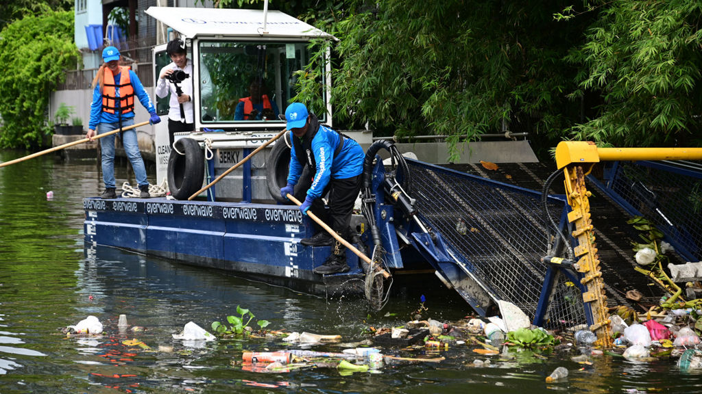 CollectiX garbage collection boat in Bangkok