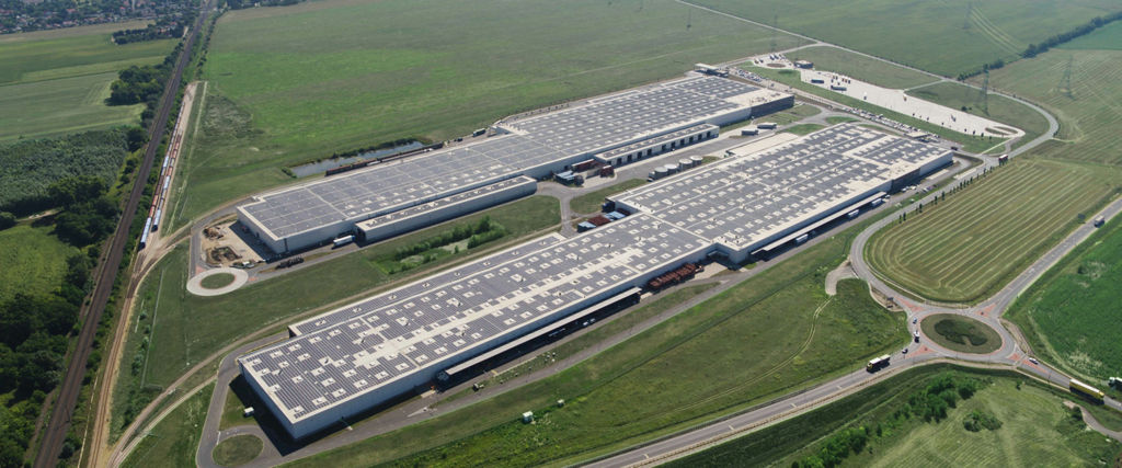 Audi Hungaria: Photovoltaic system on the roofs of the two logistics halls