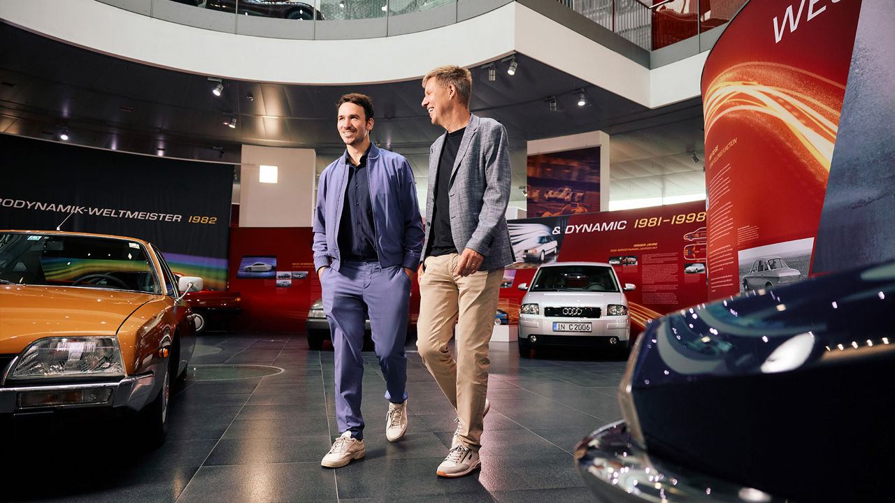 Felix Neureuther and Rüdiger Recknagel talk at the Audi museum mobile.