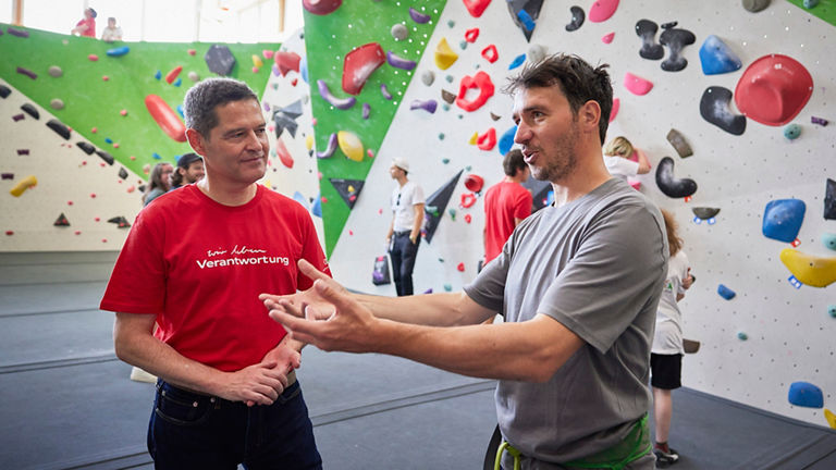 Project “Climbing with siblings of seriously ill children” for the ELISA association, DAV climbing hall, Ingolstadt with Audi brand ambassador Felix Neureuther and Xavier Ros, Member of the Board of Management of AUDI AG Human Resources.