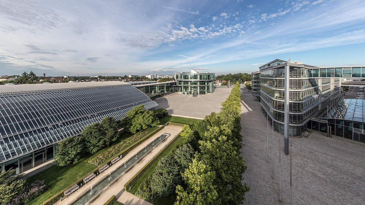 Außengelände des Audi Forum Ingolstadt