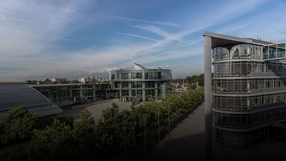 Außengelände des Audi Forum Ingolstadt