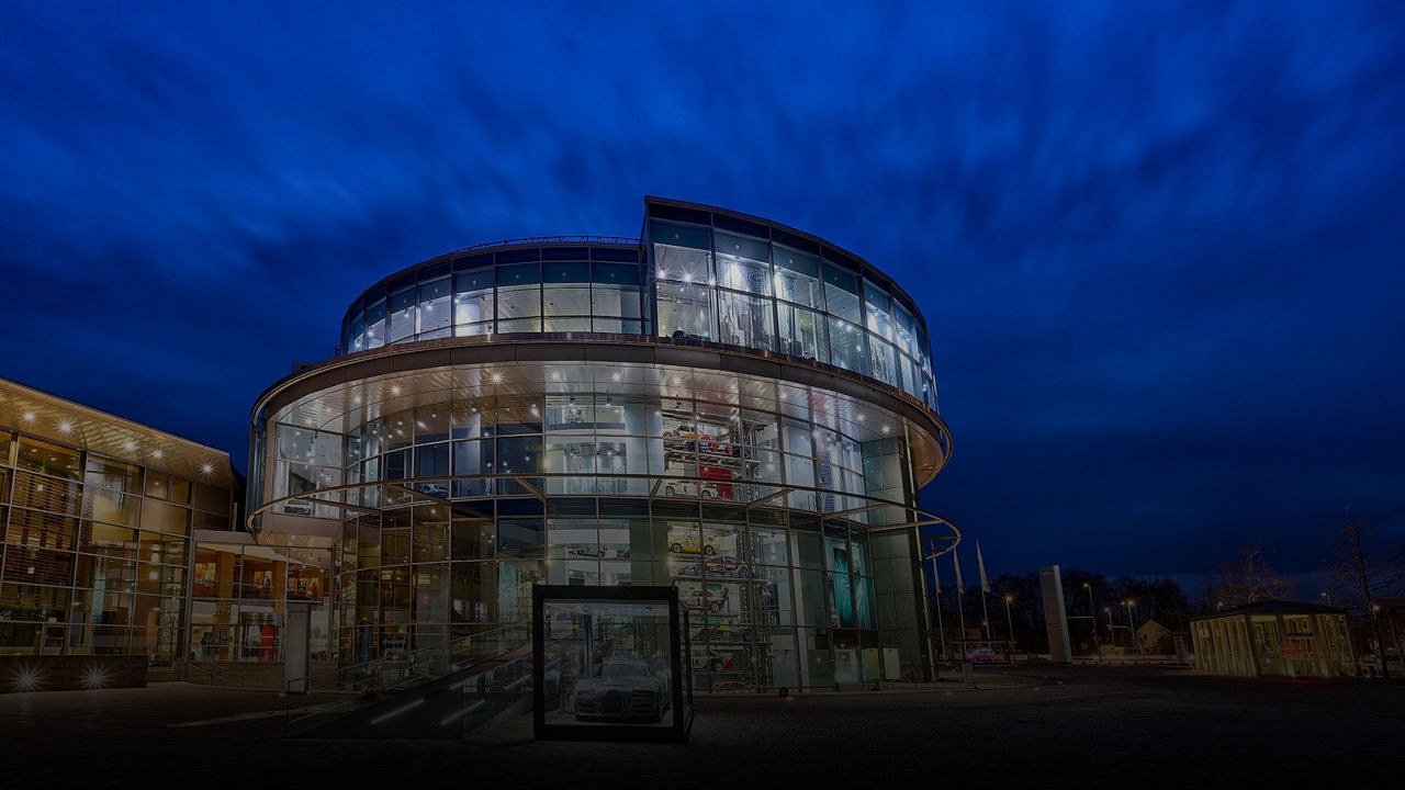 Museum Mobile Gebäude bei Nacht