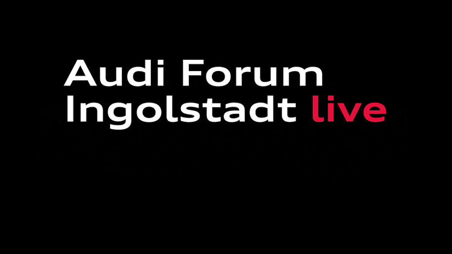 Schriftzug Audi Forum Ingolstadt live auf schwarzen Hintergrund