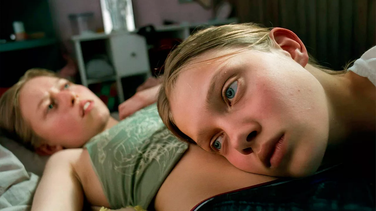 Zwischen Marija und Kristina entwickelt sich vorsichtig eine intime Freundschaft.