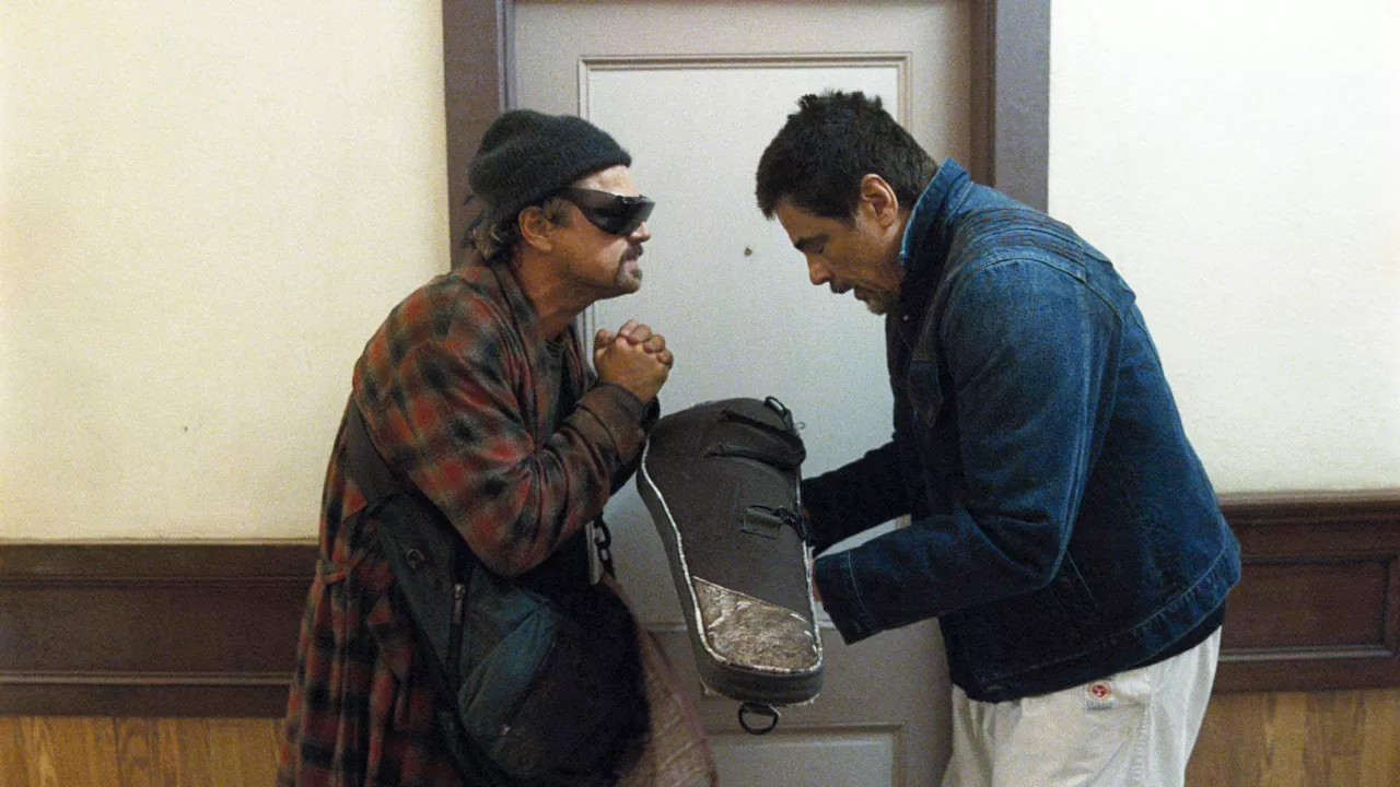 Bob Ferguson diskutiert mit einem Weggefährten aus früherer Zeit im Untergrund.